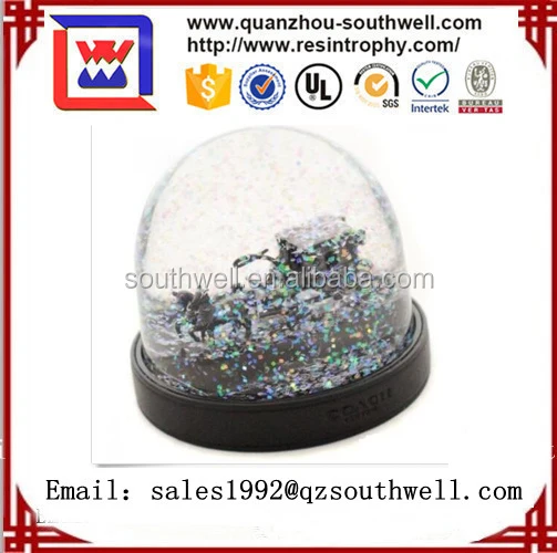 2017 New Product Resin Snow Globe