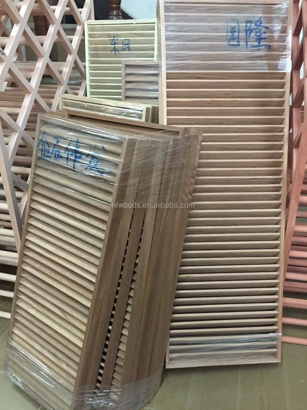 Mass Production Show Poplar Wooden Louver Door Wooden Or Timber Louver
