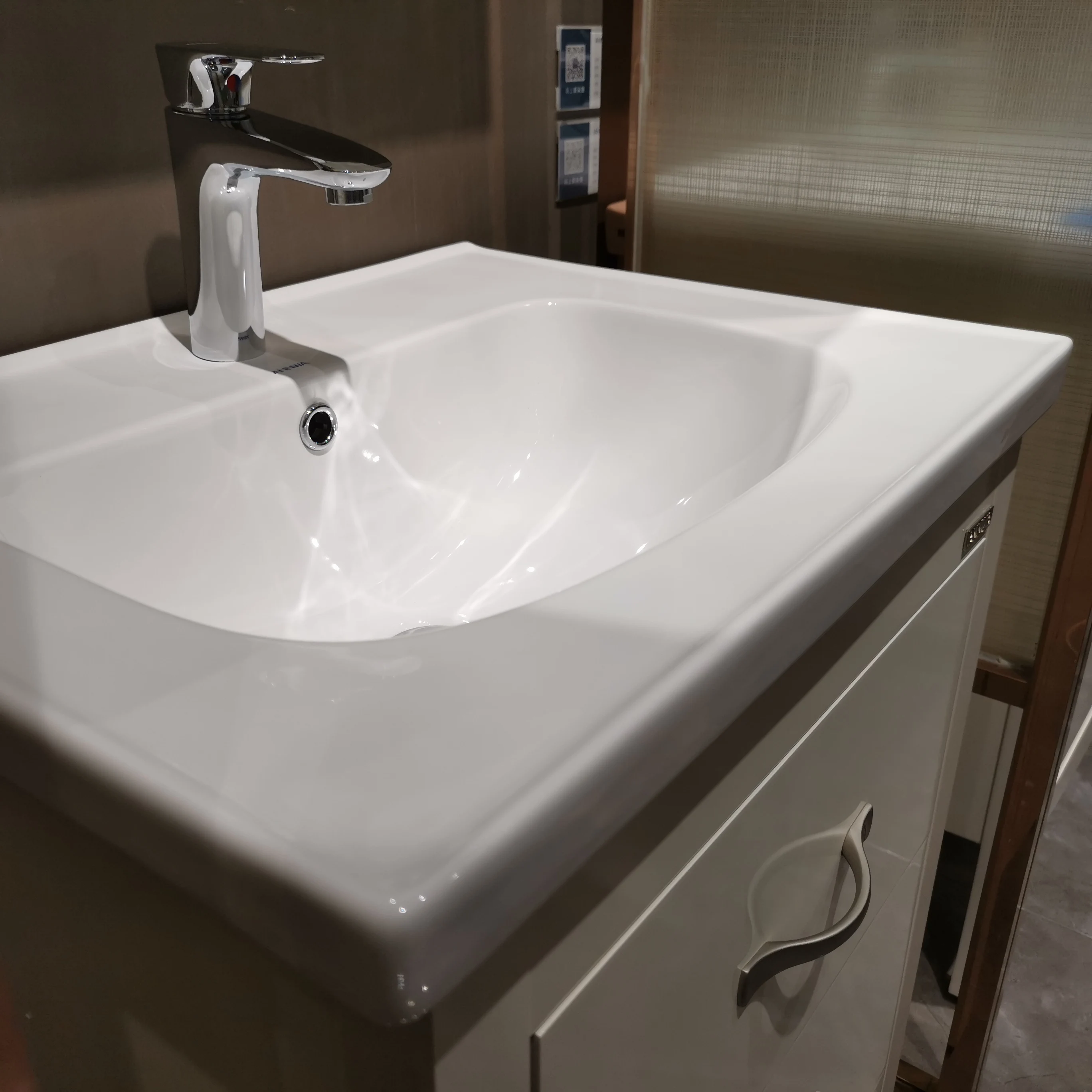 N60G10Y Ceramic  Square Bathroom Cabinet Wash Basin