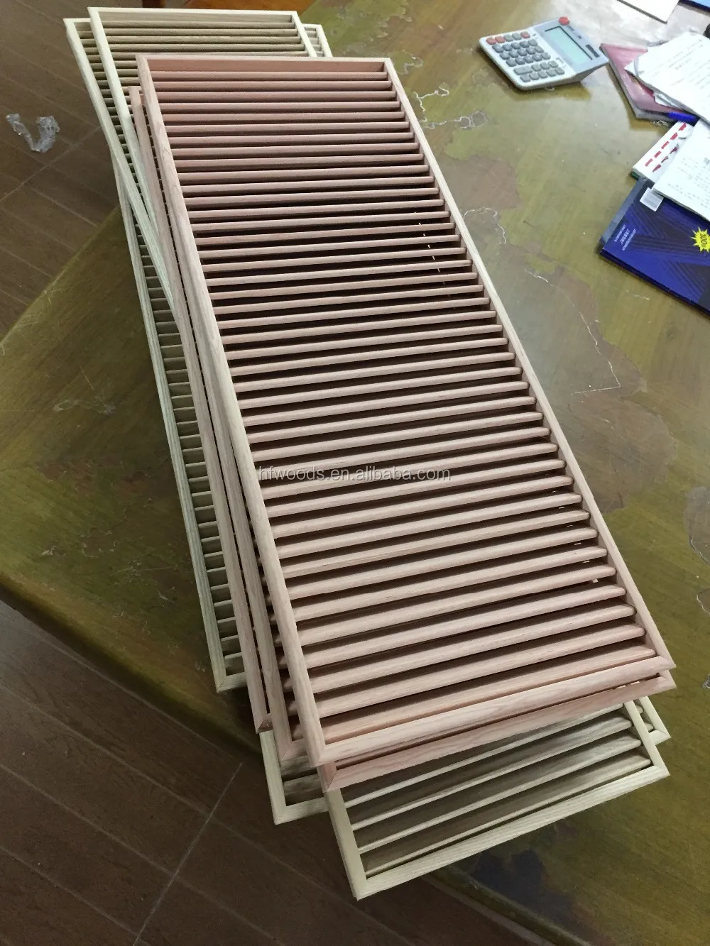 Mass Production Show Poplar Wooden Louver Door Wooden Or Timber Louver