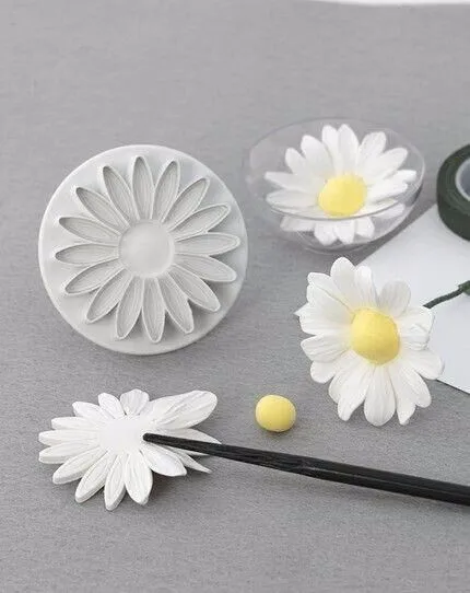 Customizable safe and non-toxic plastic flower plunger cutter set.jpg