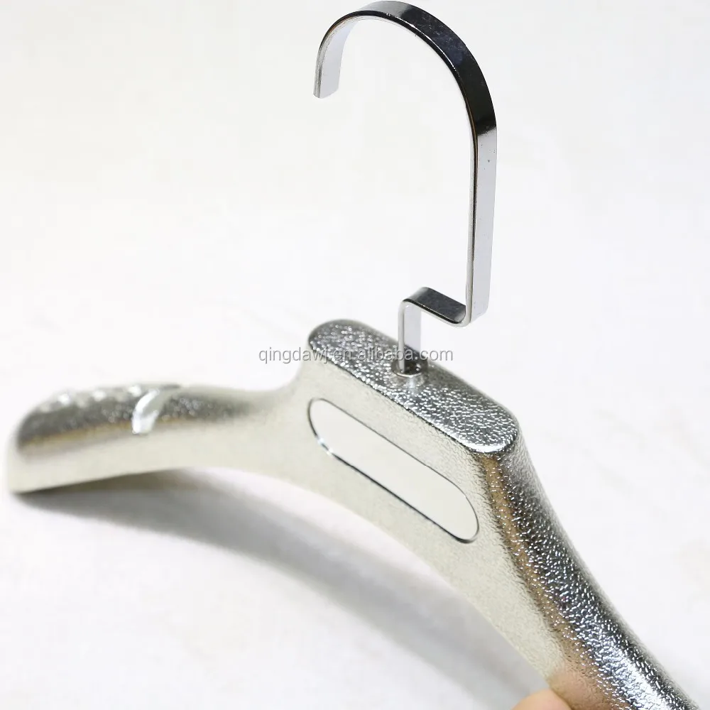 Laundry plastic hanger for wet clothes for display