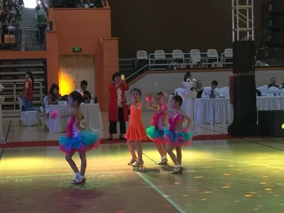 TB2edz0wNtmpuFjSZFqXXbHFpXa_!!0-rate.jpg_400x400