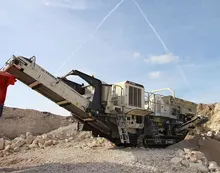 Professional mobile jaw crusher with large capacity and low price