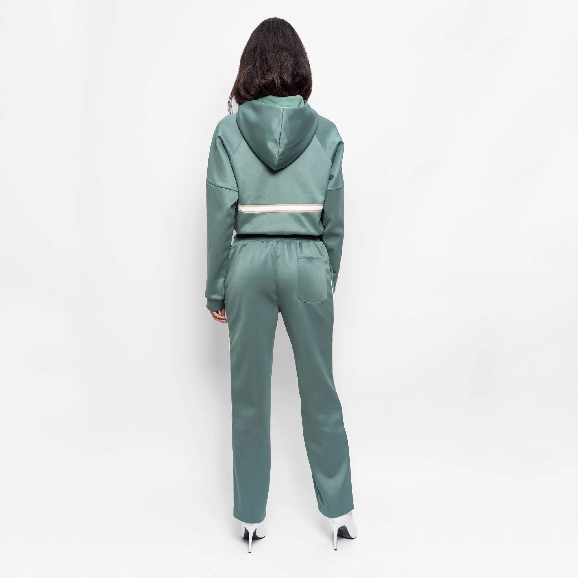 所有行业  服饰 女装 女士连帽卫衣  abandent color to&