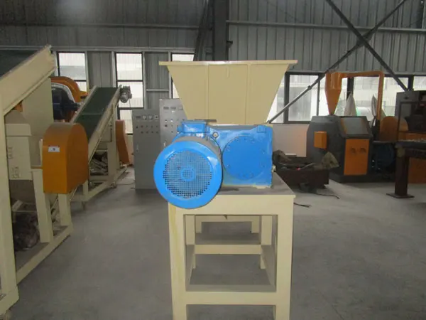 Bakır Tel İçin 2-3 Ton / H Güçlü Parçalama Kuvveti Çift Şaftlı Parçalayıcı 3