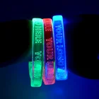 パーティー用品コンサートモーションサウンド Acitivated リストバンドダーク LED 点滅ブレスレット