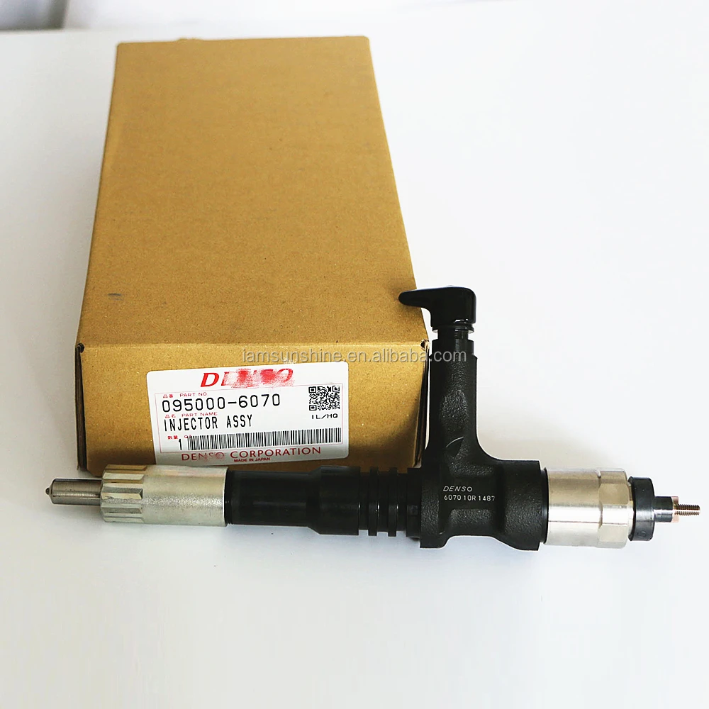 original new diesel fuel injector 0950006070 6251113100 6251-11-3100 095000-6070 for p450-8