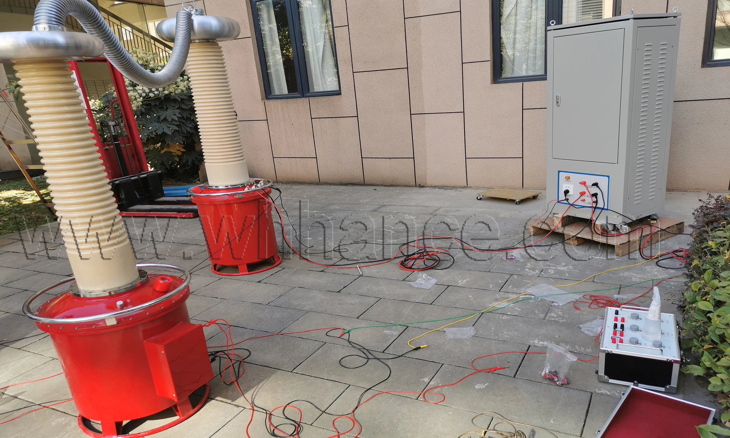 Fully insulated transformer for gas test