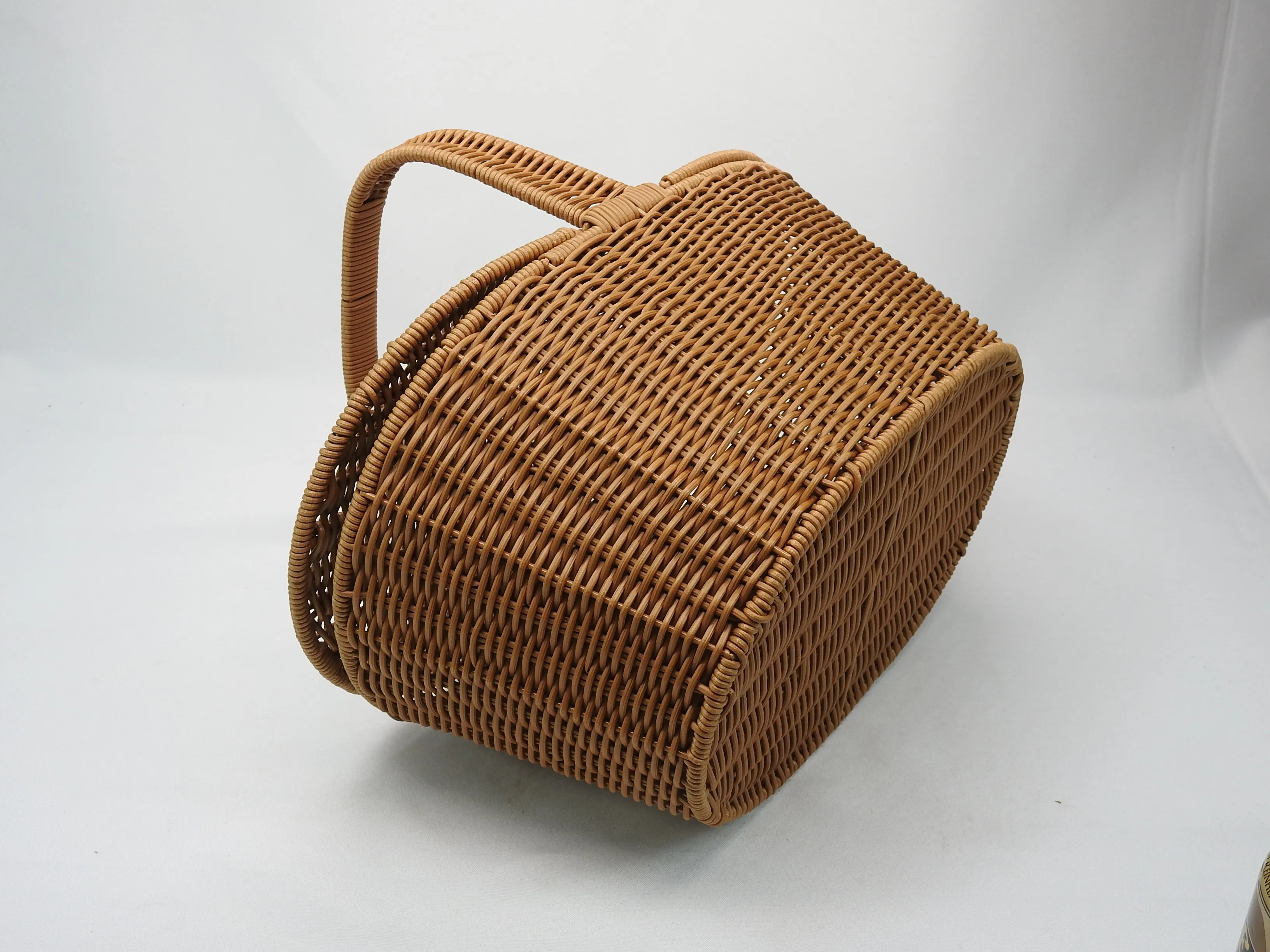 rattan cane baskets with covers and handles for hotels and