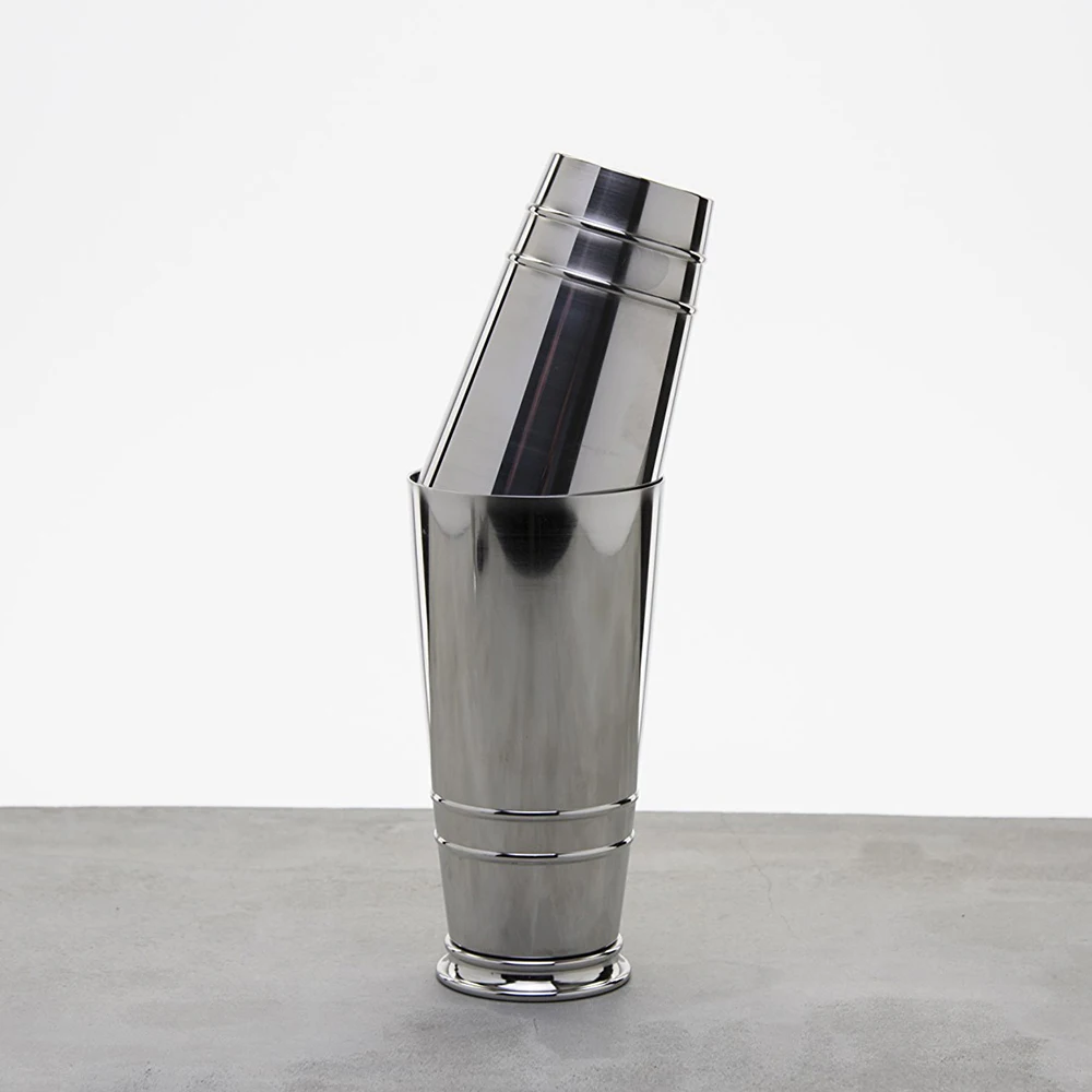 Custom logo 500ml/700ml stainless steel bar tools polished martini drink shaker luxury cocktail boston shaker for bartending Custom logo 500ml/700ml stainless steel bar tools polished martini drink shaker luxury cocktail boston shaker for bartending