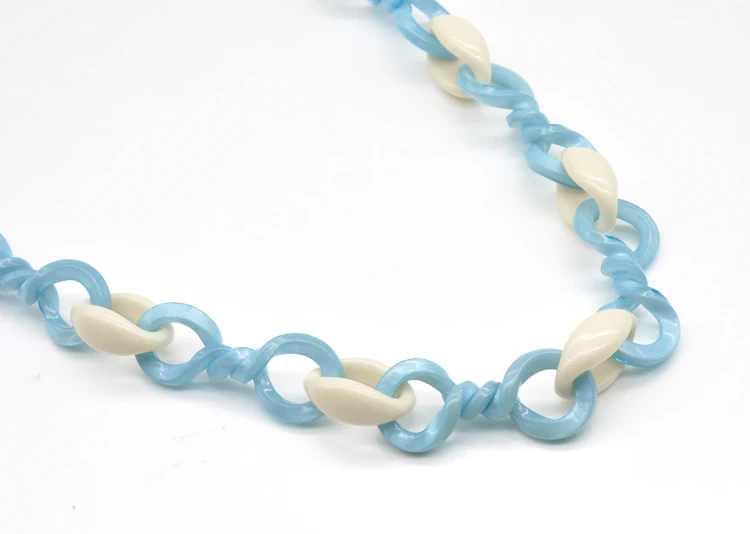 2021 elegant white and cyan acrylic color link chain twist necklace
