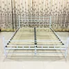 /product-detail/wholesale-cheap-black-and-white-queen-size-metal-bed-frames-iron-beds-for-sale-62322518566.html