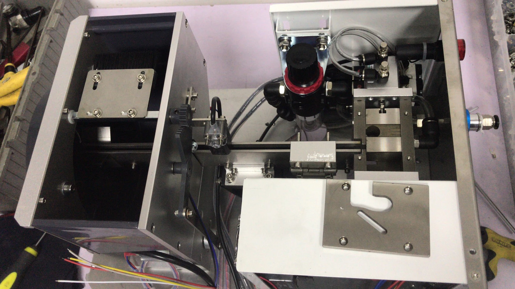 Manufacturer Fully Automatic Screwdriver Customized Self Tightening Electric Locking Screw Machine