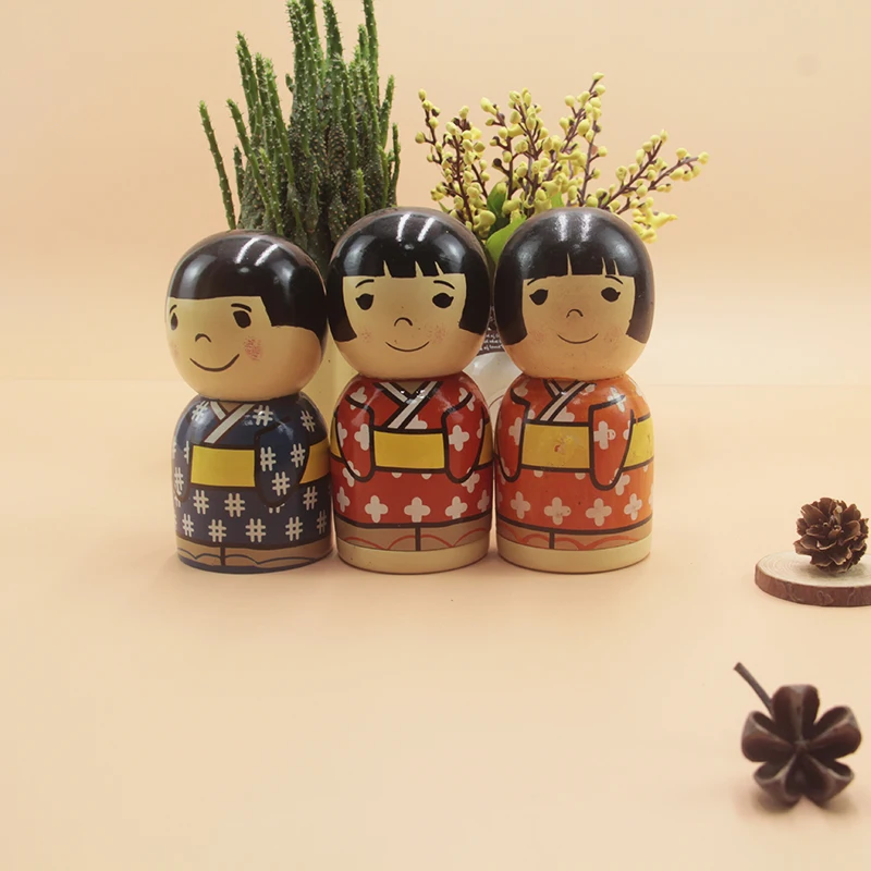 muñecas japonesas de madera
