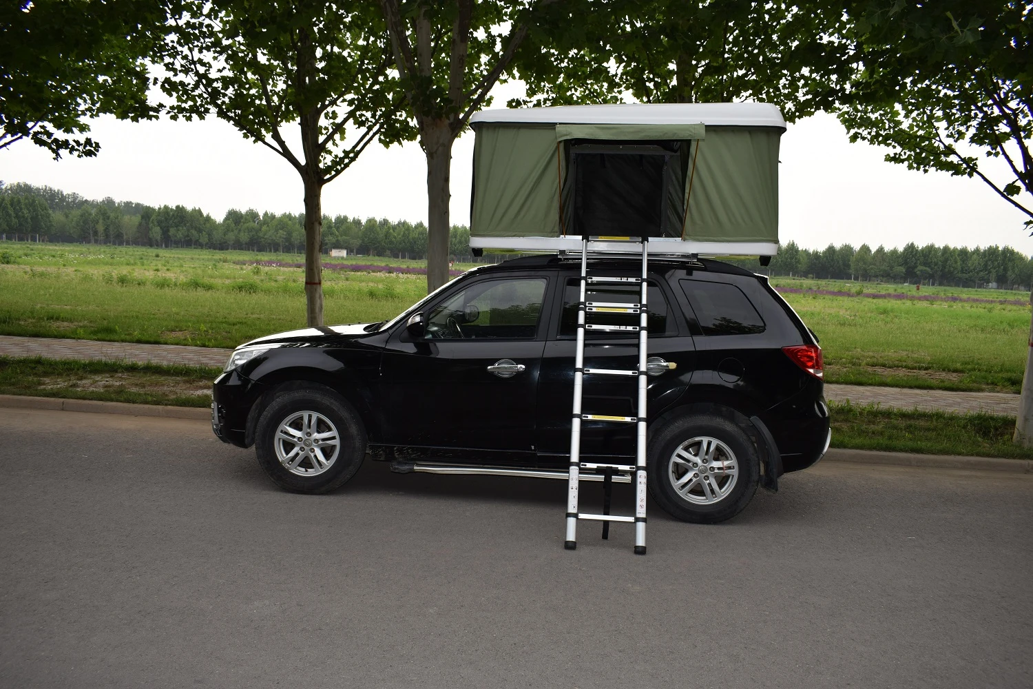 Hard shell rooftop tent 12