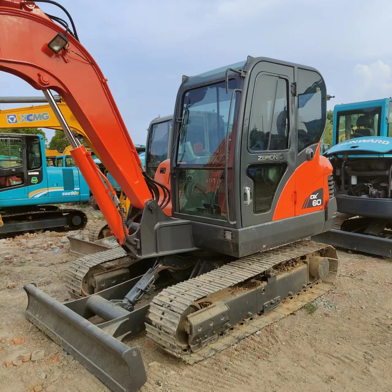 Used Doosan Dx60 Excavator 6t Small Mini Crawler Excavator Digger With