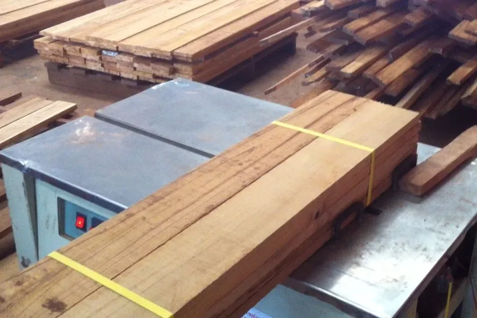 Teak Wood Logs/ Sawn Timber At The Most Competitive Price 