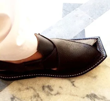 black peshawari chappal