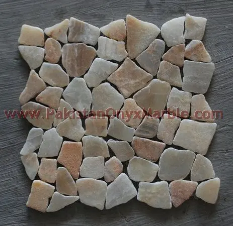 onyx-tumbled-mosaic-tiles-green-white-red-01.jpg