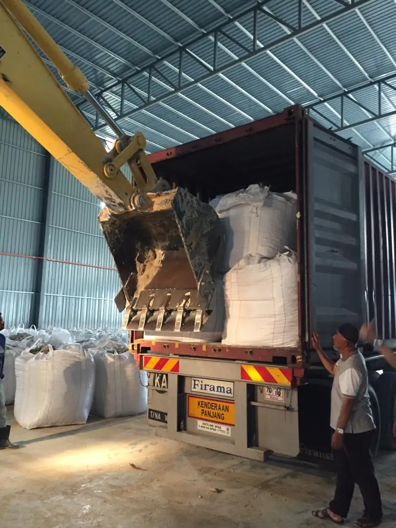 loading container1.jpg