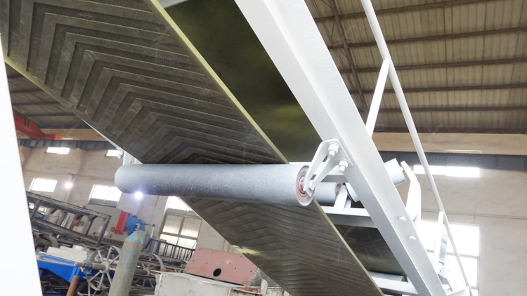 mobile belt conveyor for loading and unloading block material
