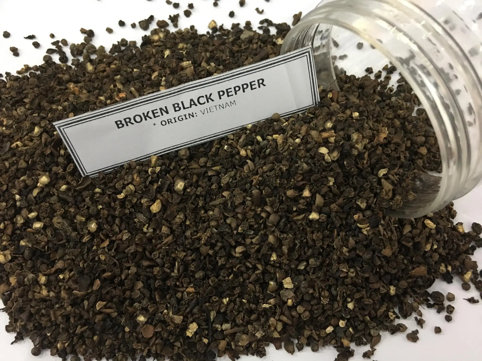 broken, whole grain black pepper from vietnam