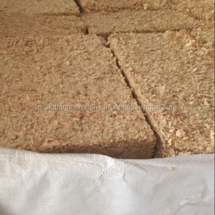 LIGH COLOR WOOD SHAVING FOR HORSE BEDDING CASTLE FARM