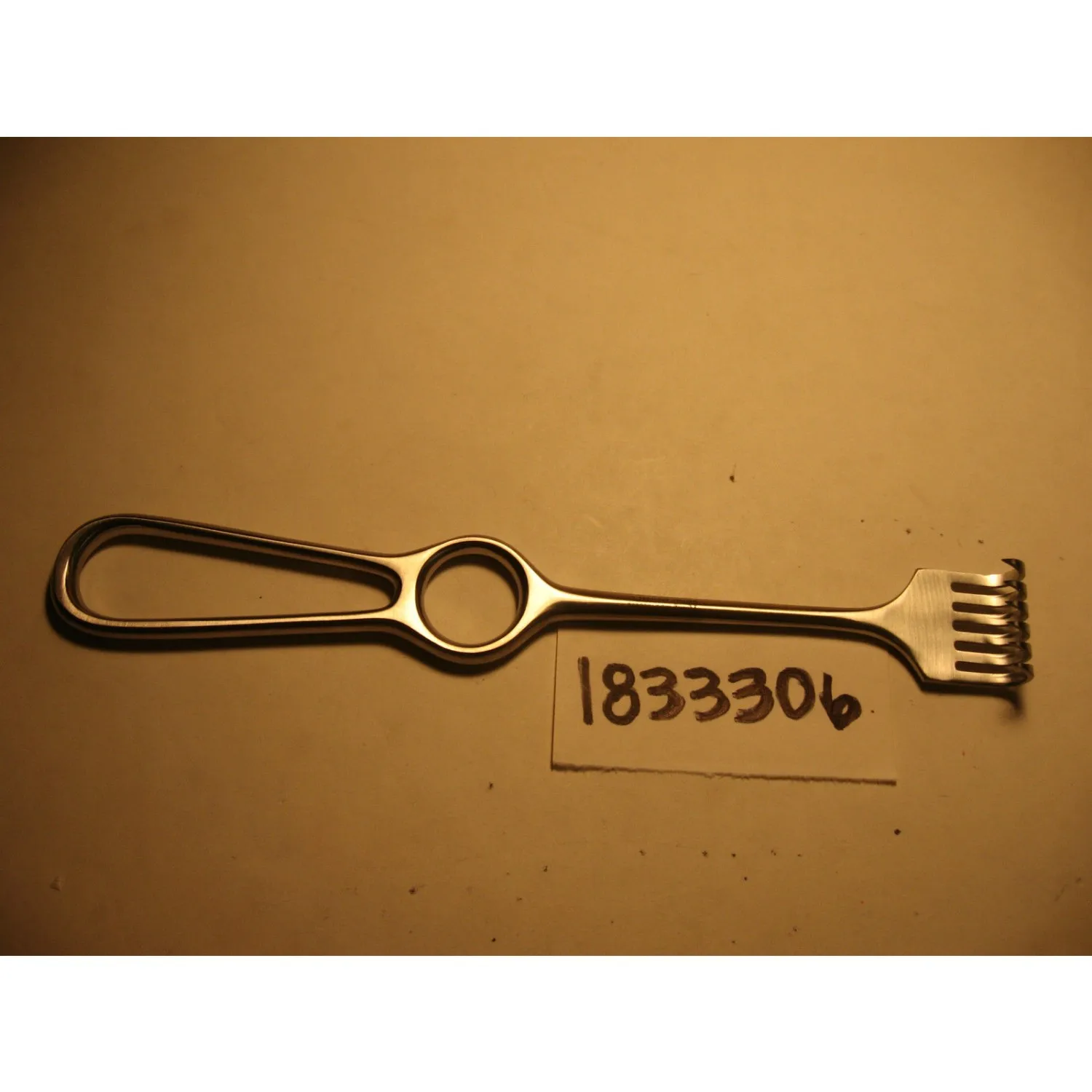 kocher retractor "8 3/4" (22.25cm) (11x27mm) 6-prong-sharp