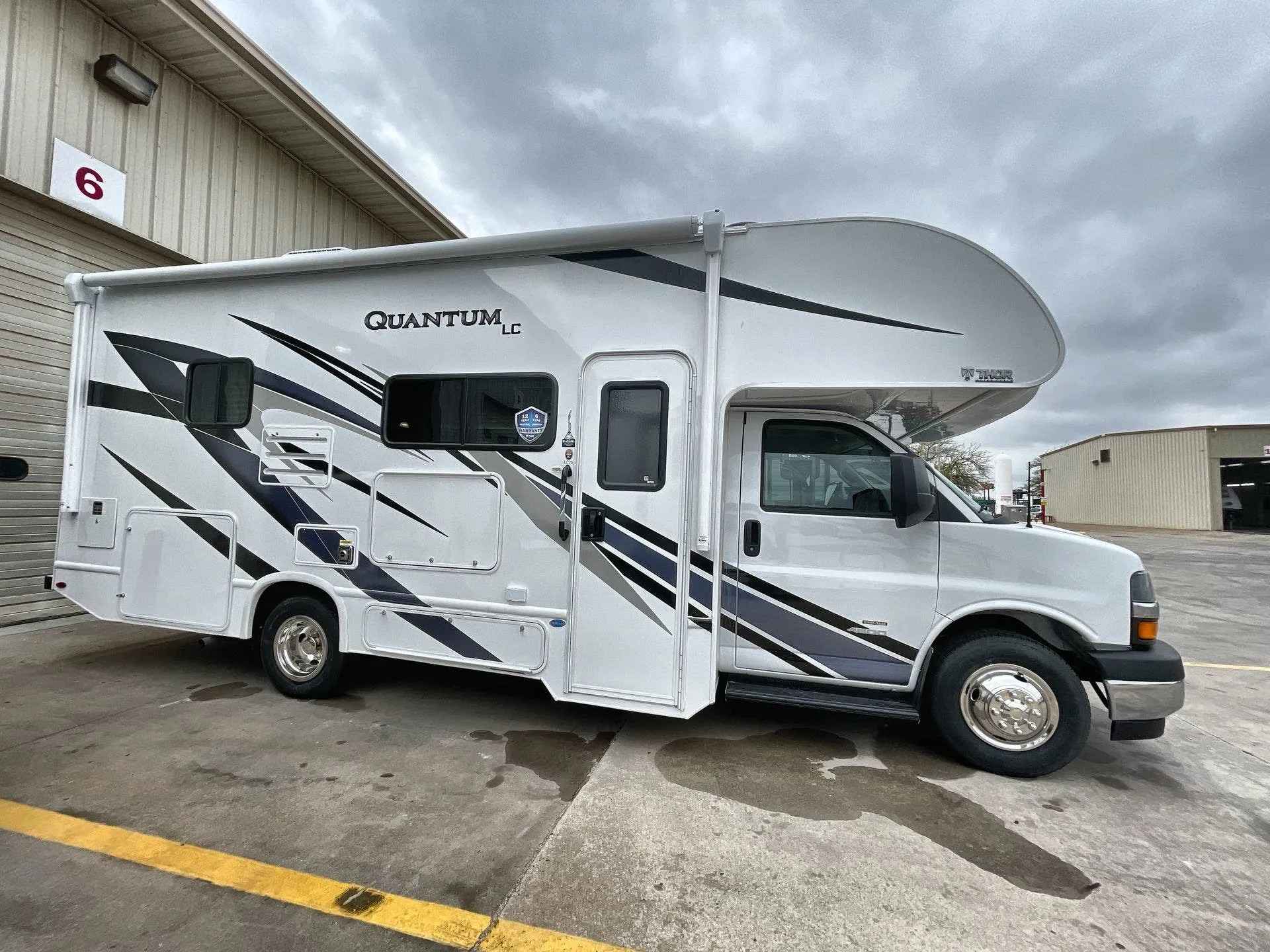 Camping Motorhome 2022 Thor Motor Quantum Buy Used Car Price Dubai