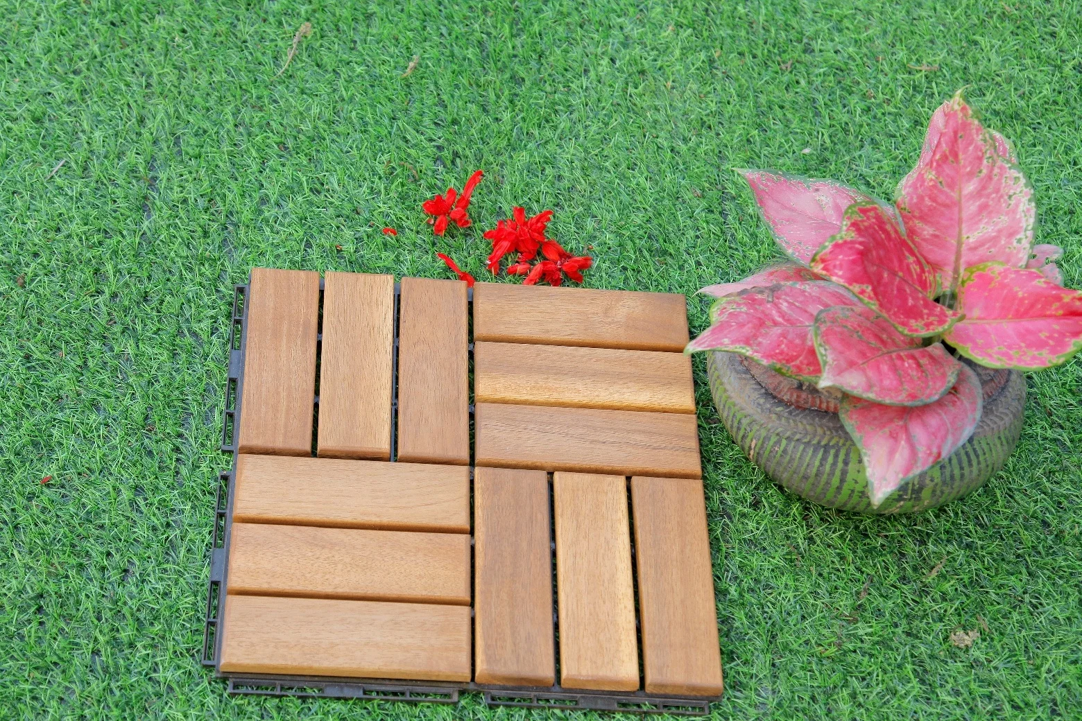 Deck Tiles For Outdoor Big Size Size 30*30cm,12 Slats Deck Tile Highly