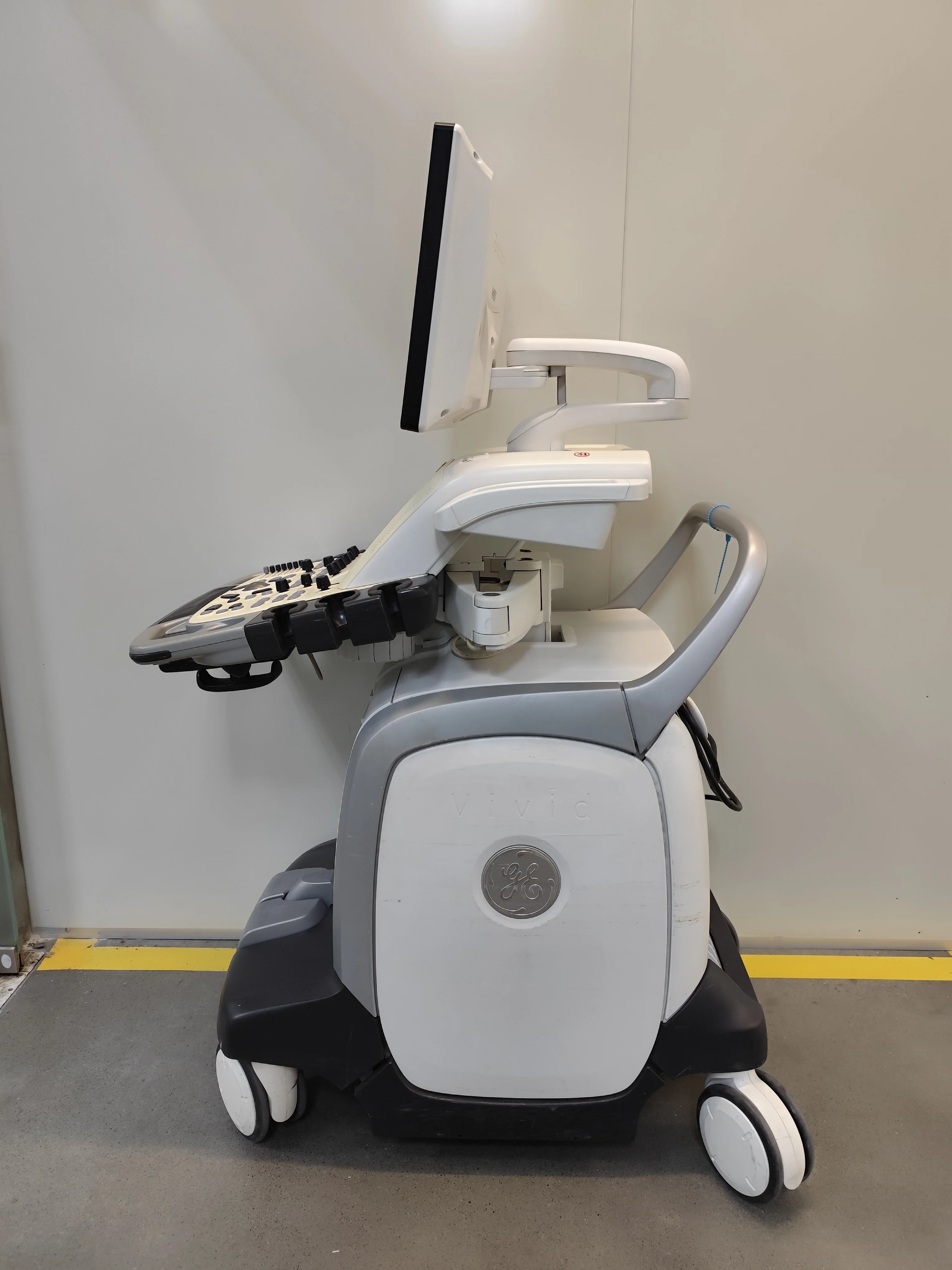 GE Vivid E9 Front