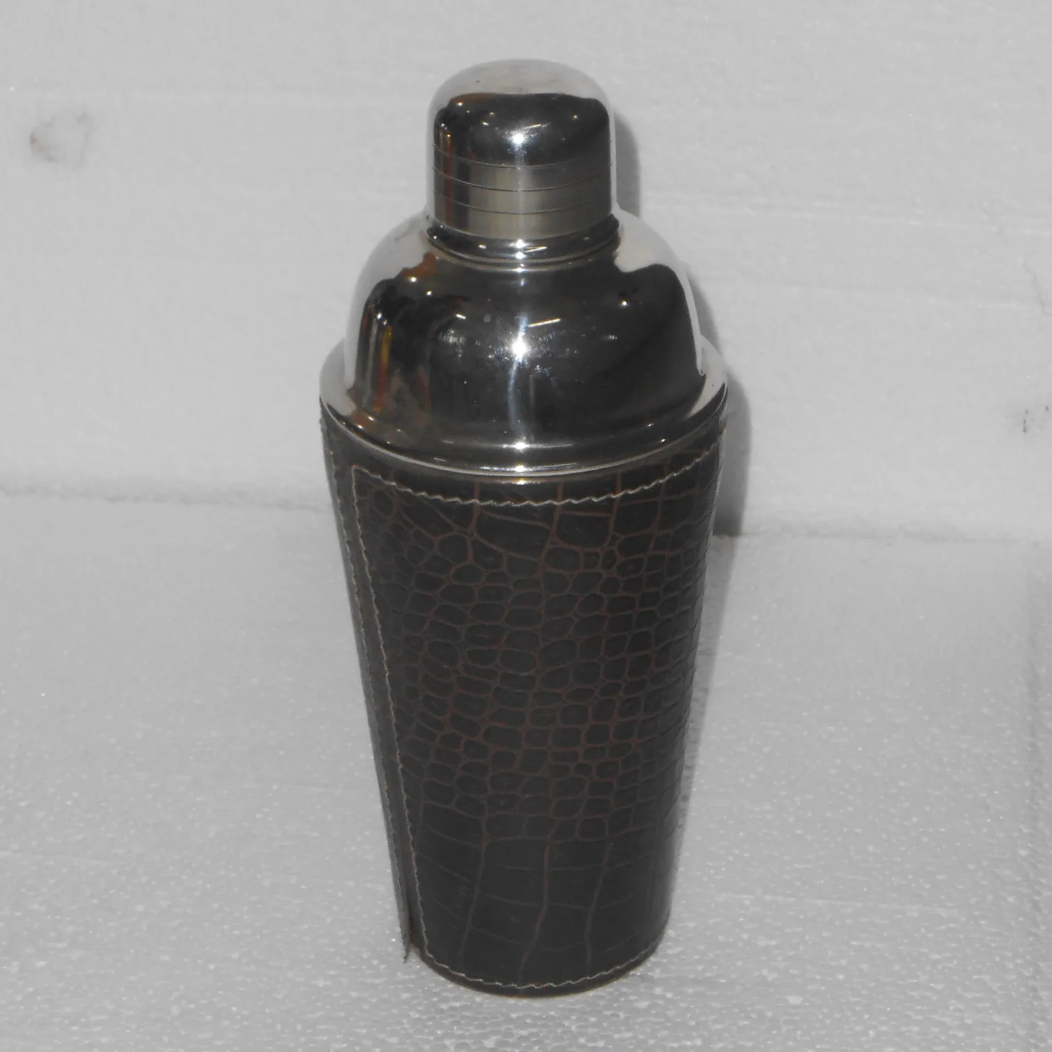 Luxury Design Cocktail Shaker Antique Hammered Design Silver Color Use