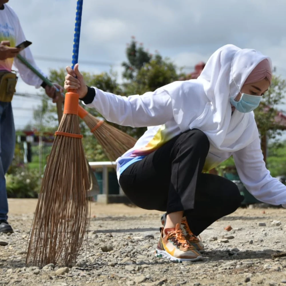 Export Grade Broomsticks From Coconut For Outdoor Garden Cleaning Tools