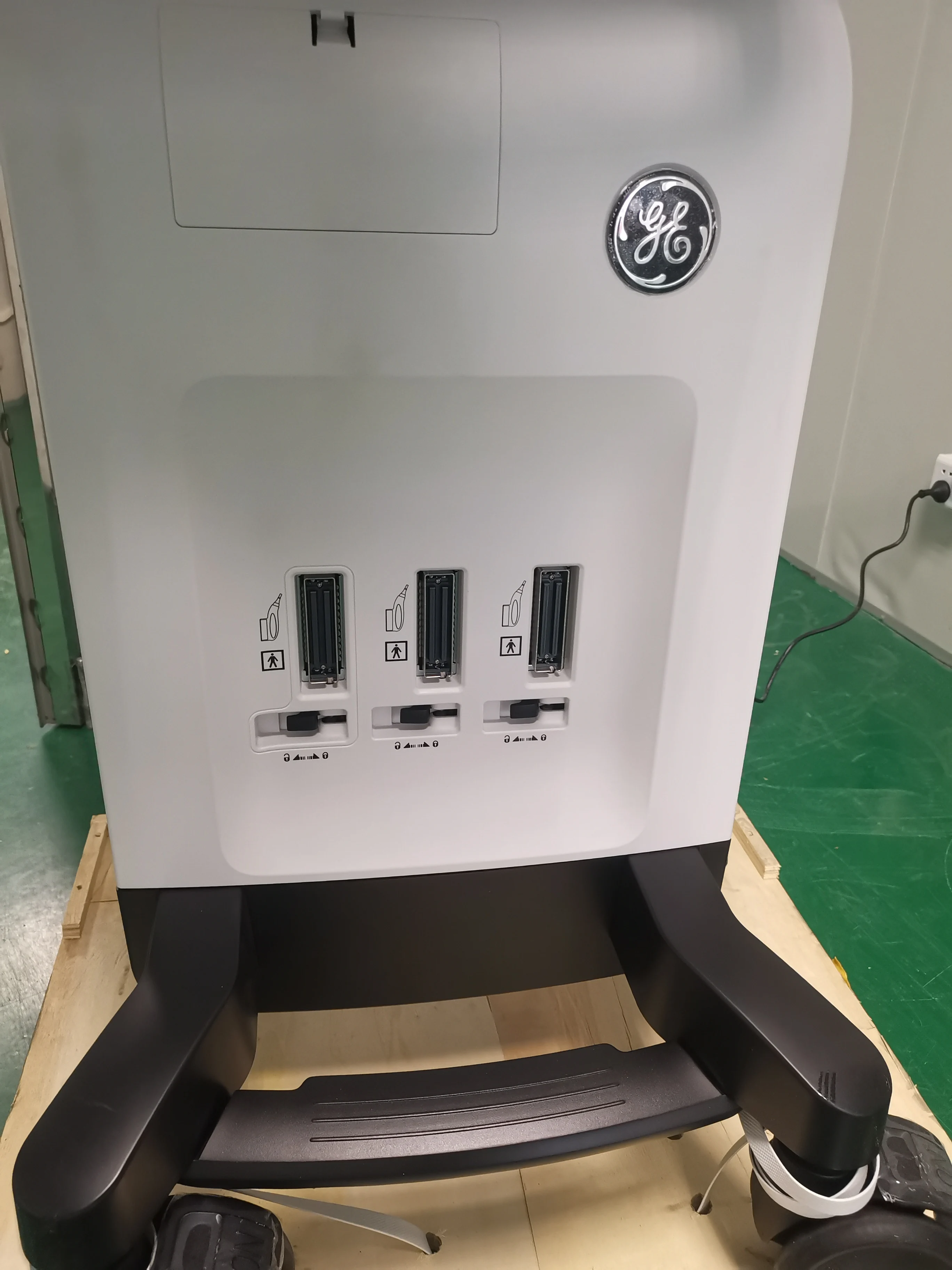 GE Versana Essential Detail