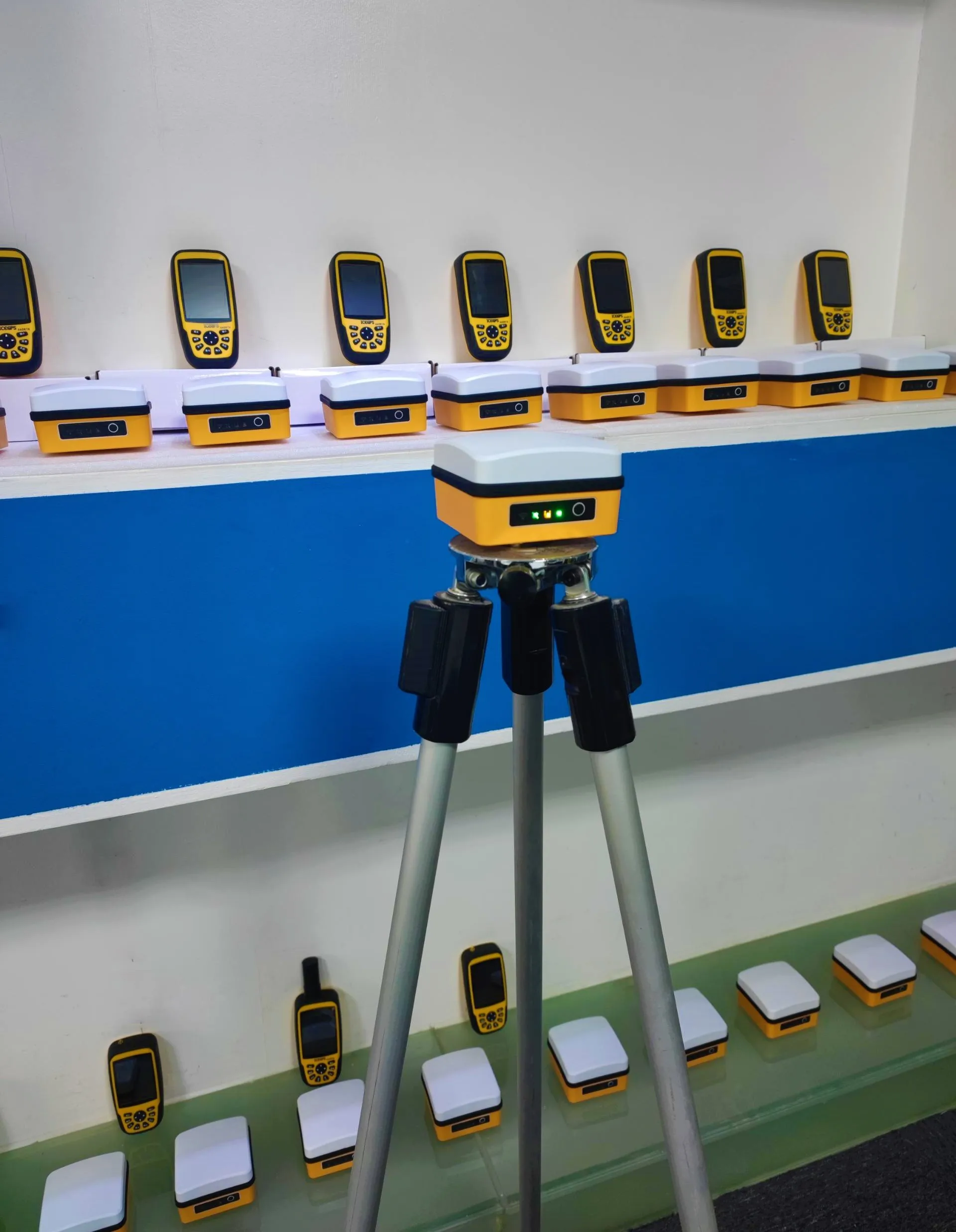 High Precision Maskura GNSS RTK Base & Rover with Controller for Land ...