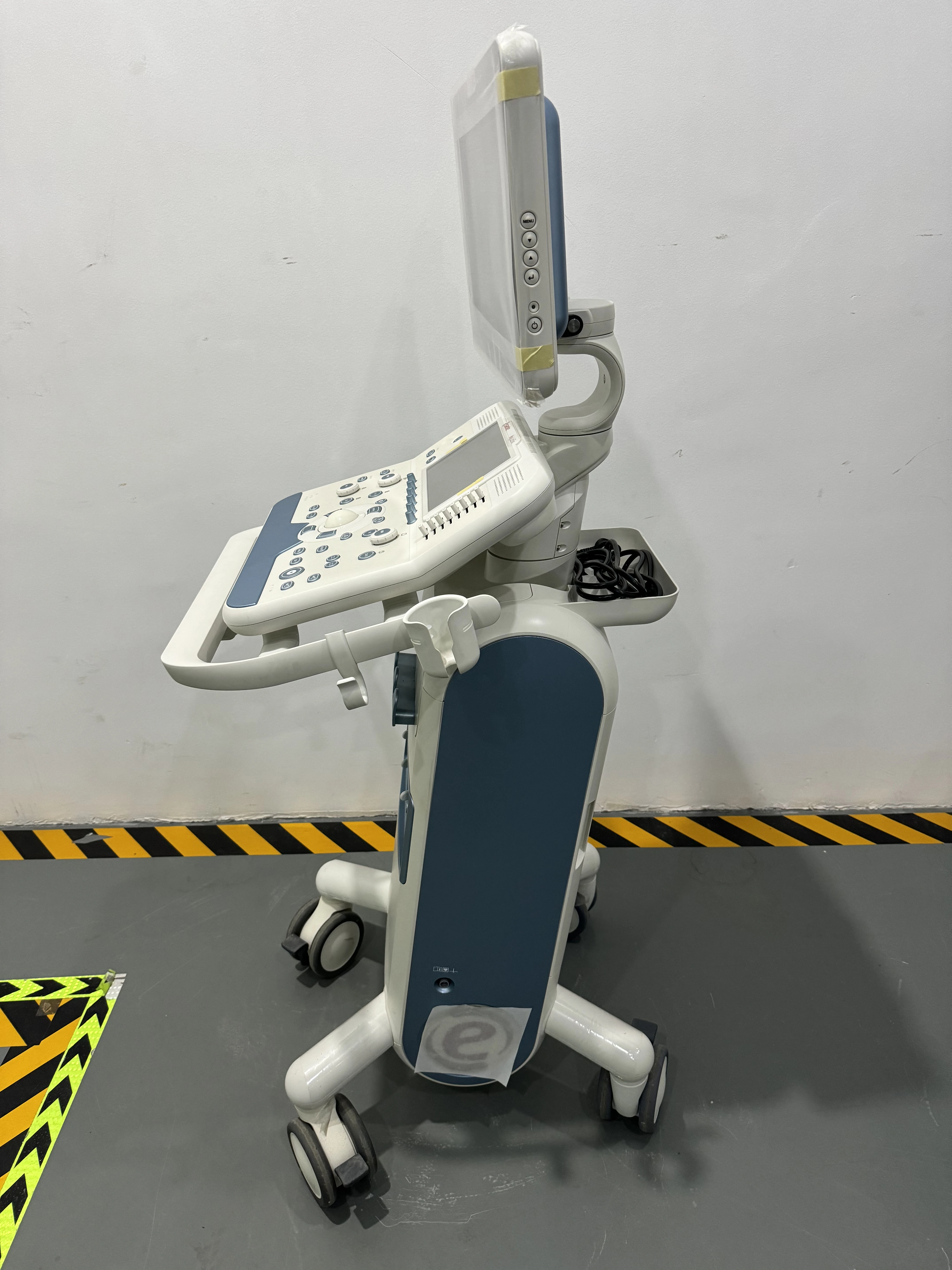 Esaote MyLab SIX Side View