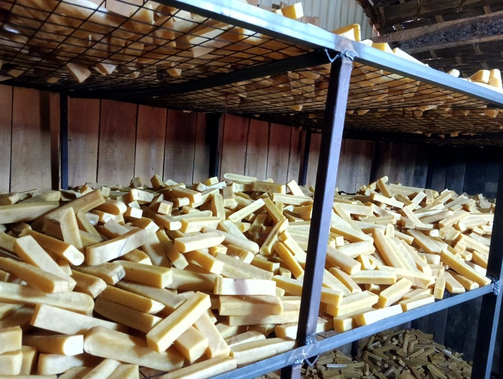 Dried Himalayan Yak Cheese Chew For Dogs In Strawberry Flavour