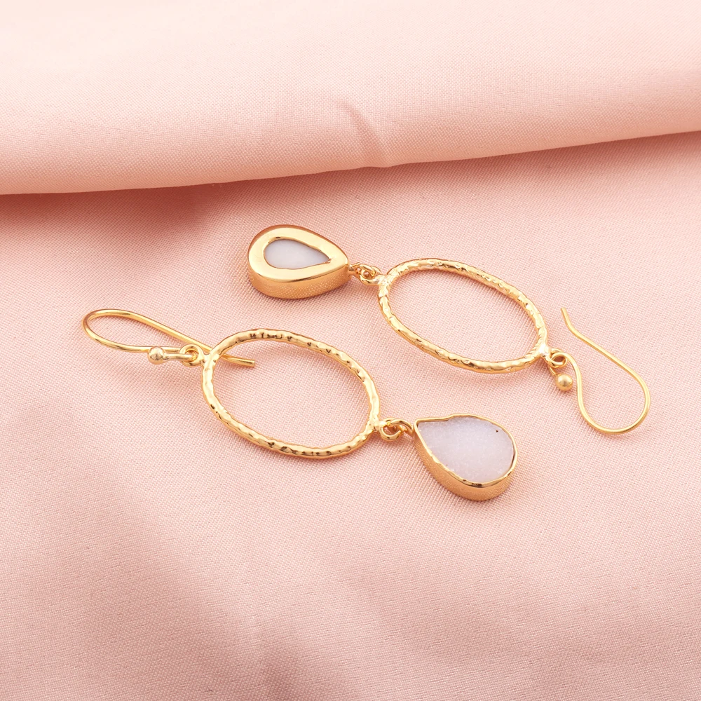 Fine Fashion Jewelry Oval Metal Earring Featuring A Druzy Pear Accent