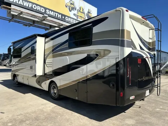 NEATLY USED RV T-H-O-R M-O-T-O-R 31V 2010 MODEL HIGH PERFORMANCE 36ft ...
