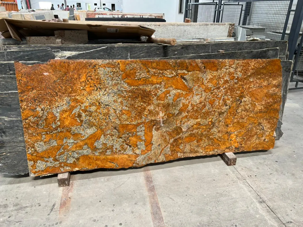 Luxurious Design Alaska Gold Marble Slabs For Countertop Decoration ...