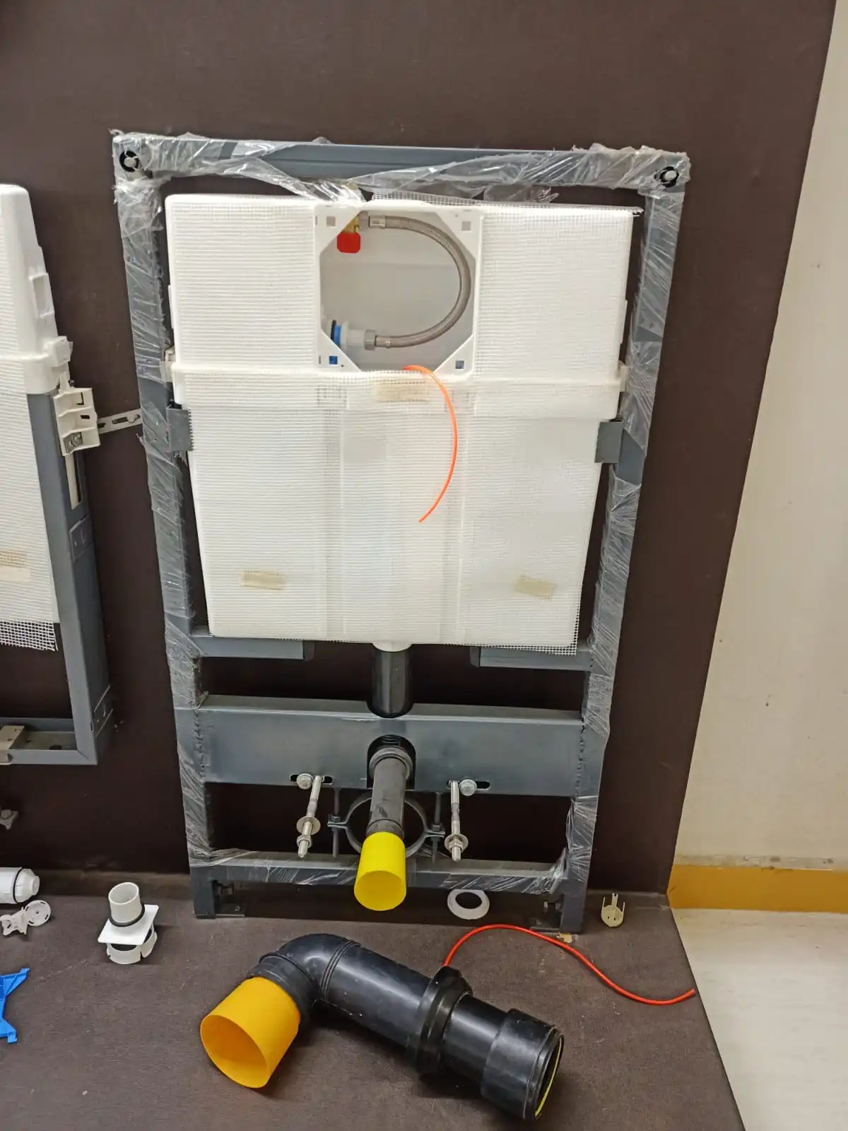 Rimless Bathroom Wall Hung Toilet With Concealed Water Tank Cisterns P