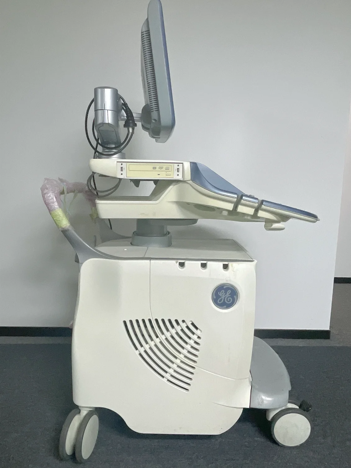 GE Voluson E8 Side View