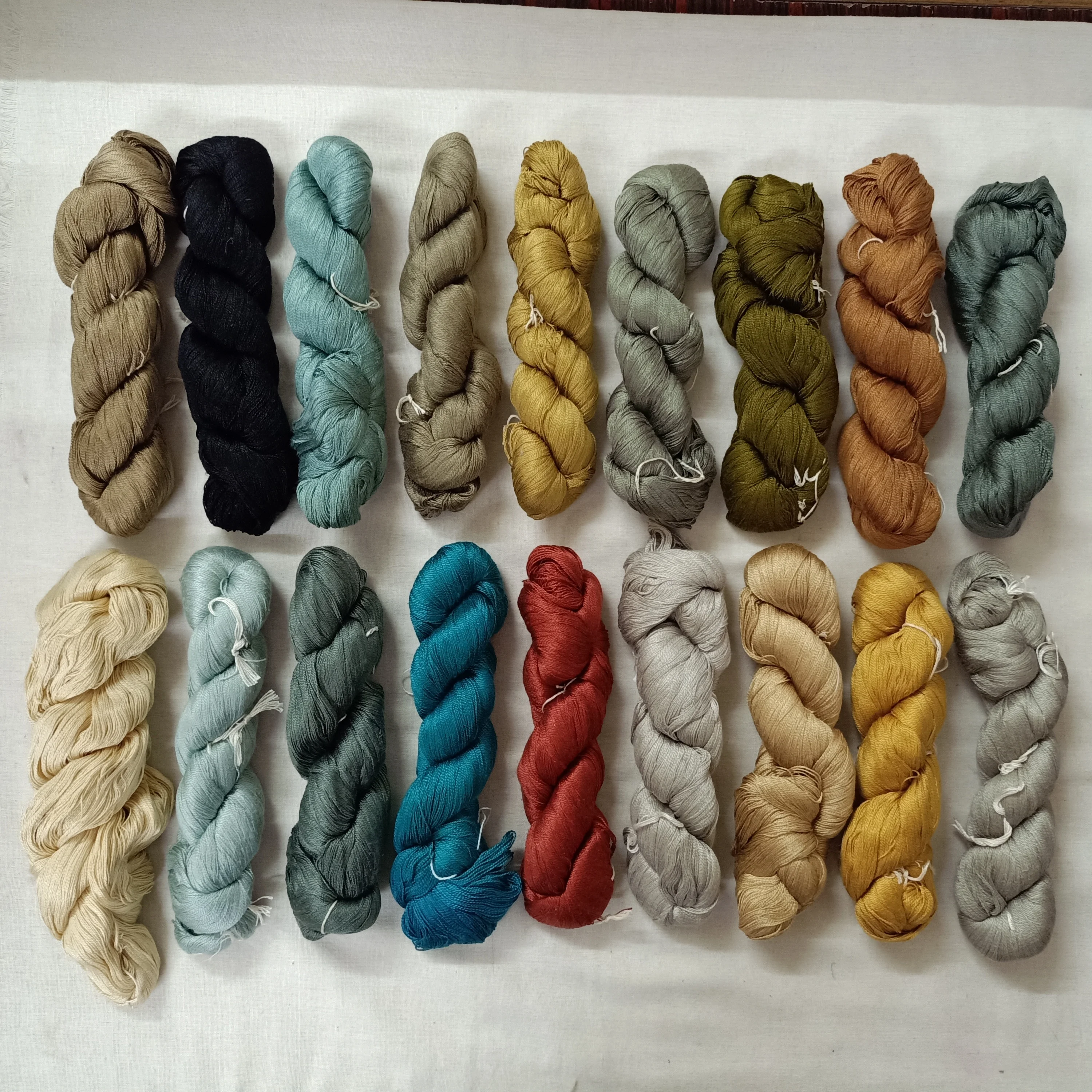 30/2 Nm Spun Silk Mulberry Yarns Custom Dyed In An Assortment Of Sizes Suitable For Textile