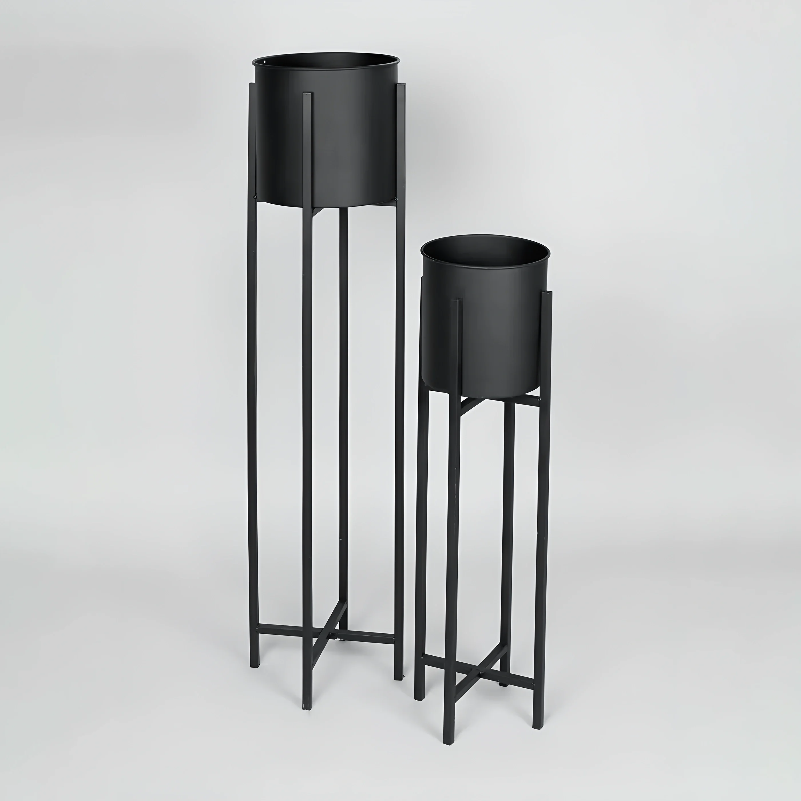 New Black Metal Planter With Black Plant Stand Modern Planters For ...