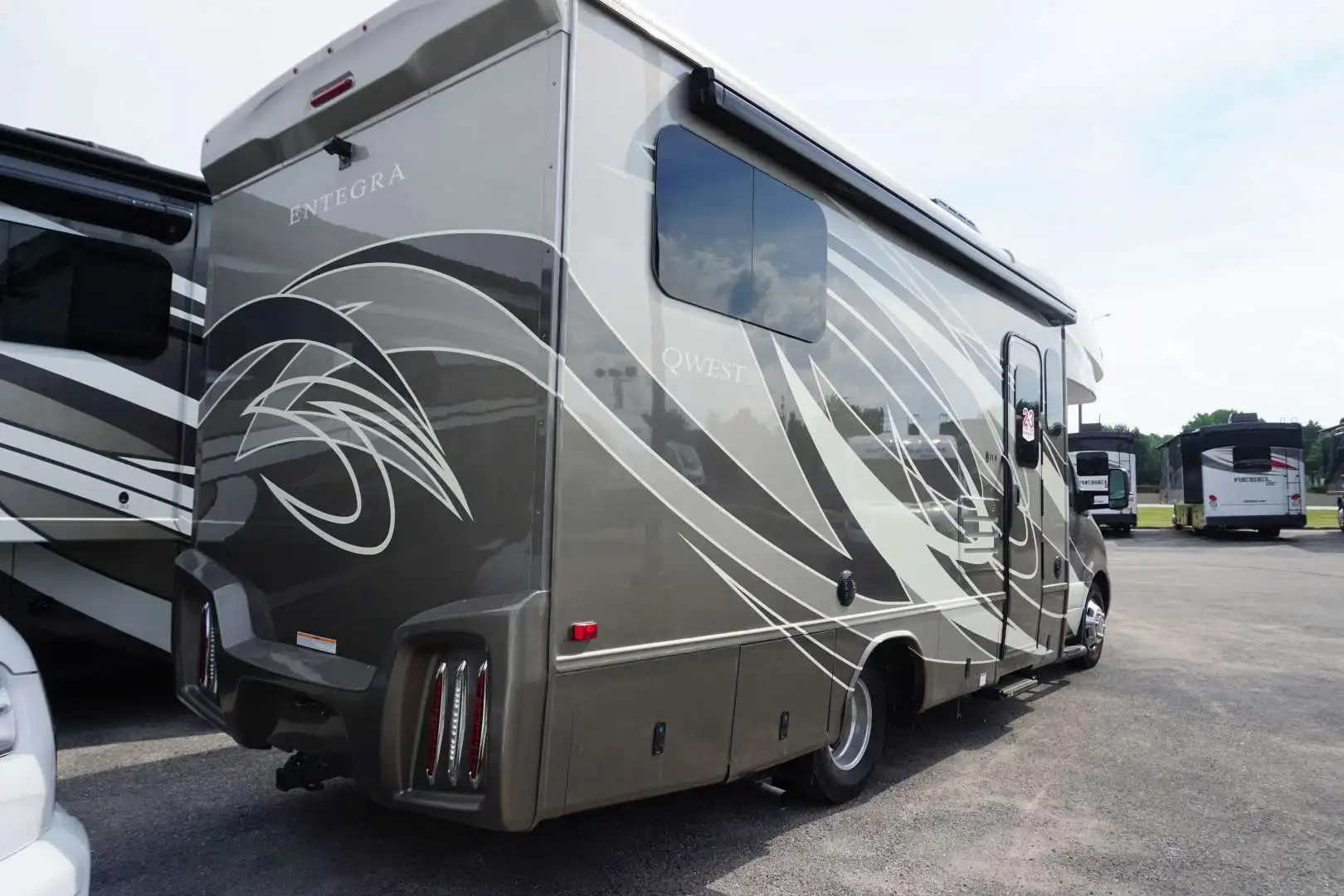 Used 2023 Entegra Qwest 24n Motorhome Buy Used Car Price Dubai Dubai