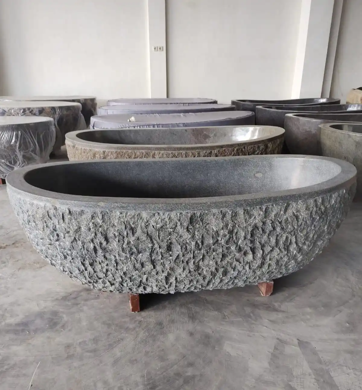 Indonesia Hand Carved Limestone Bath Tubs Grey Natural Stone Bathtub
