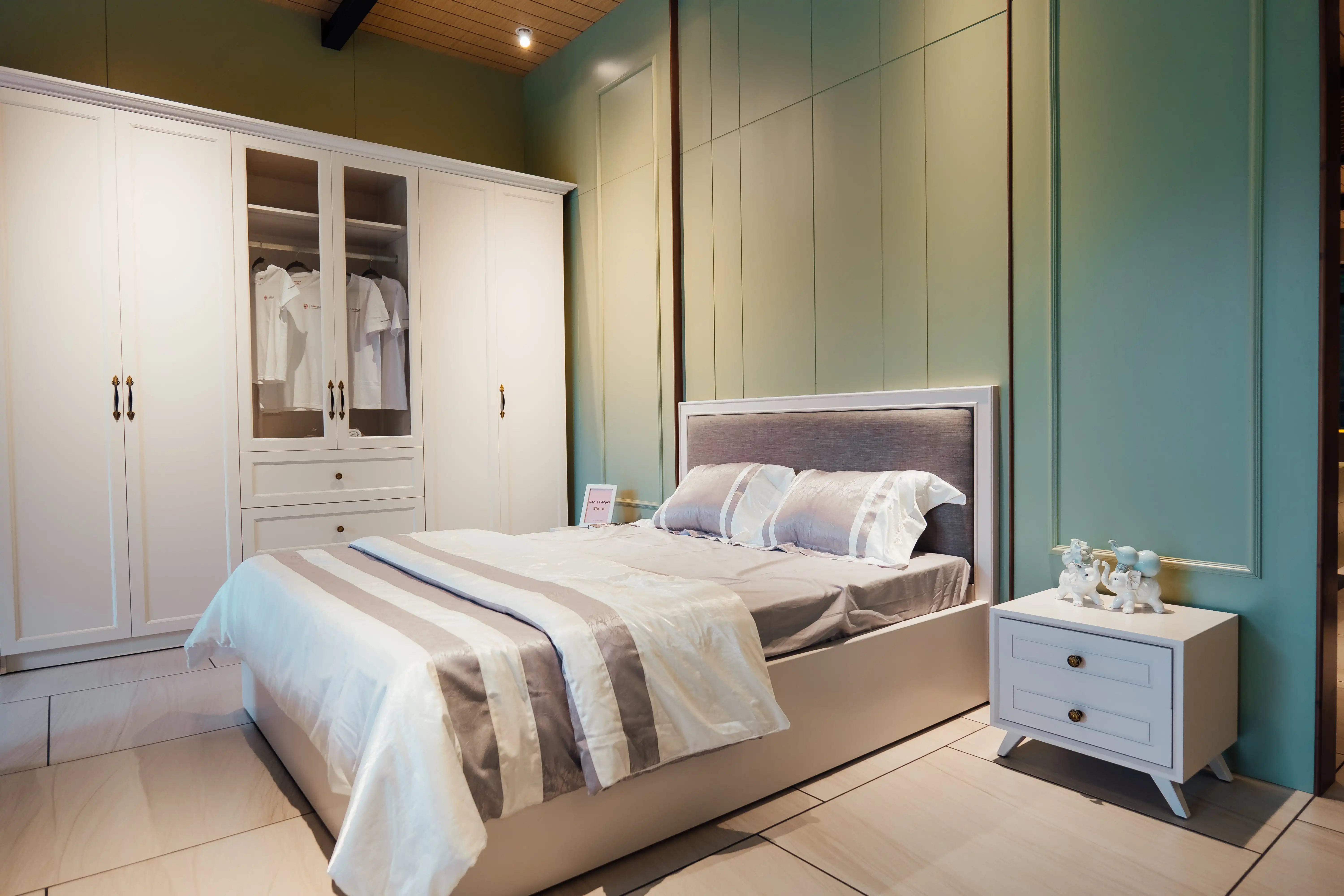 Modern Style Wooden Bedroom Furniture Simple Modern Queen&king Size Bed Frame Sets With Soft