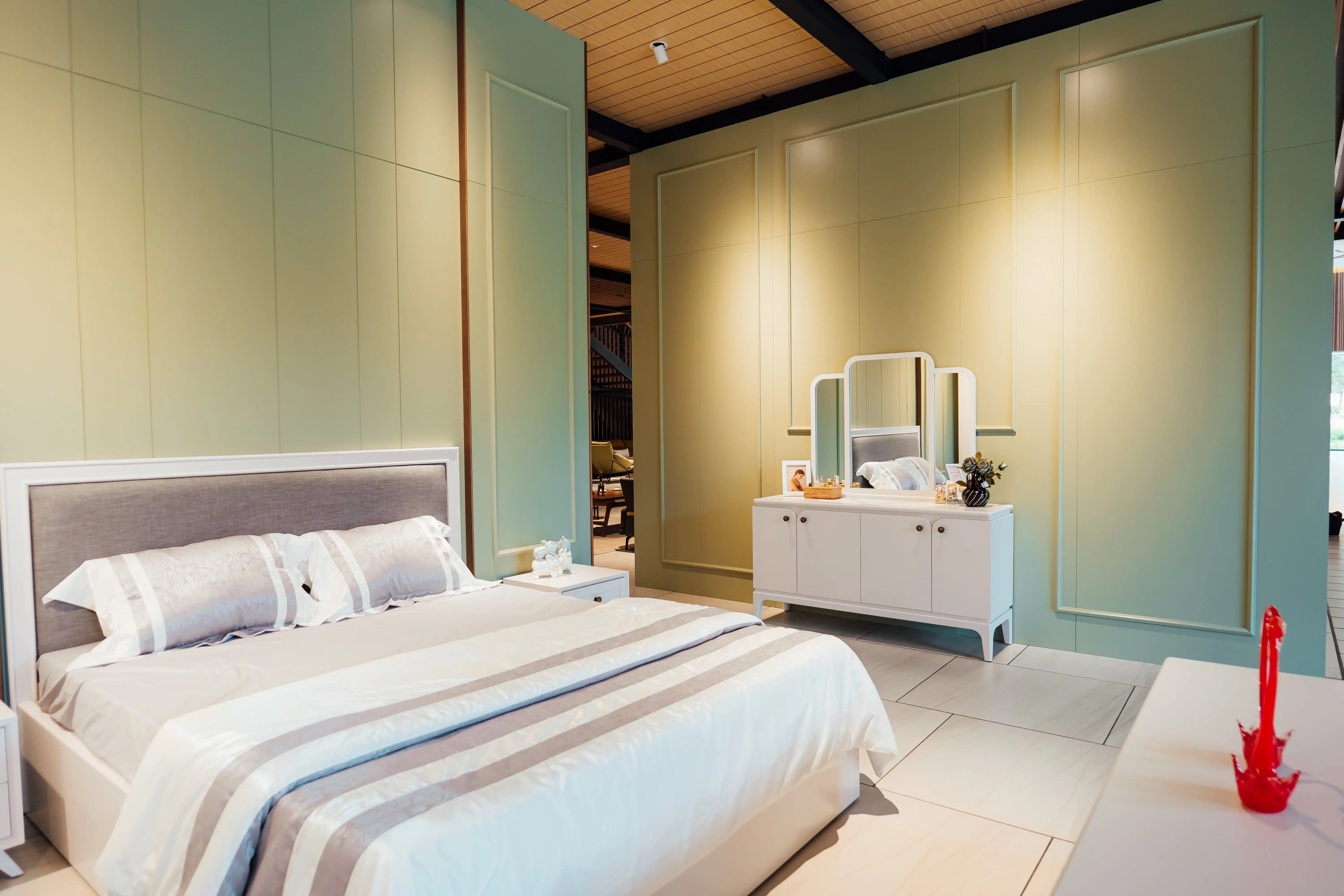 Modern Style Wooden Bedroom Furniture Simple Modern Queen&king Size Bed