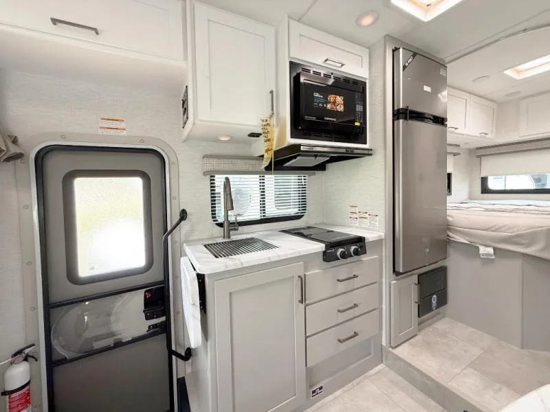 BRAND NEW 2026 T-H-O-R RV M-O-T-O-R C-O-A-C-H QUANTUM LC19 AVAILABLE ...